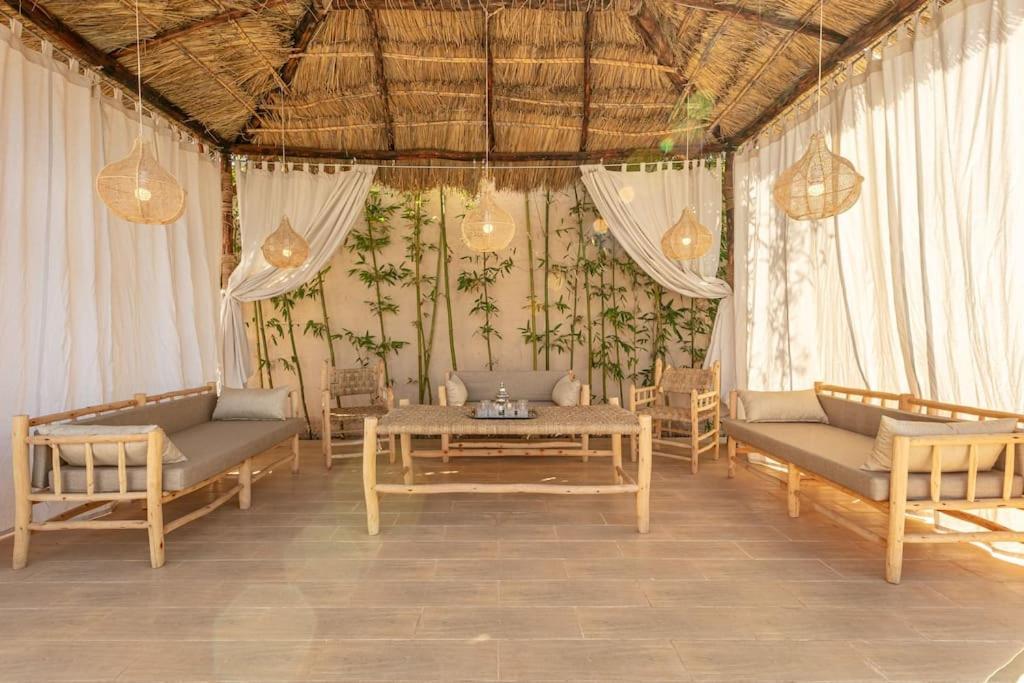 Villa Leila,Piscine , Grand Jardin, Jeux , Cuisiniere Marrakesh Bagian luar foto